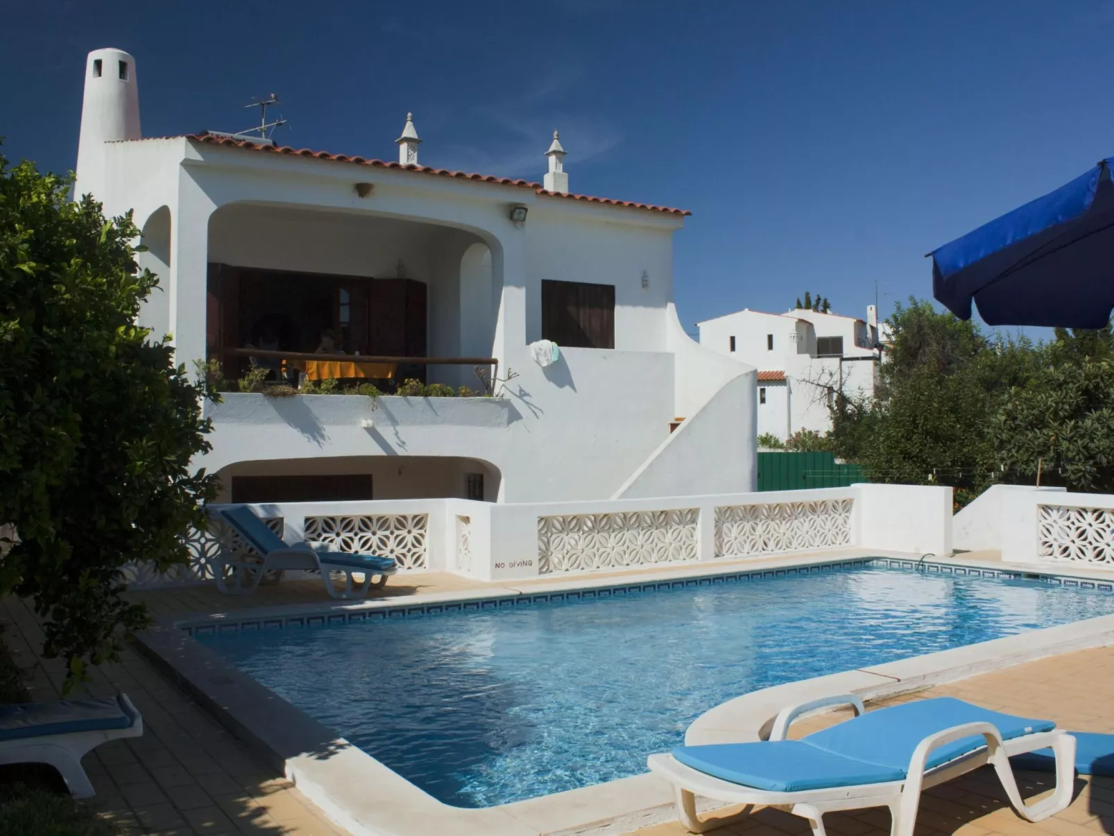 Mit privatem Pool-Buiten