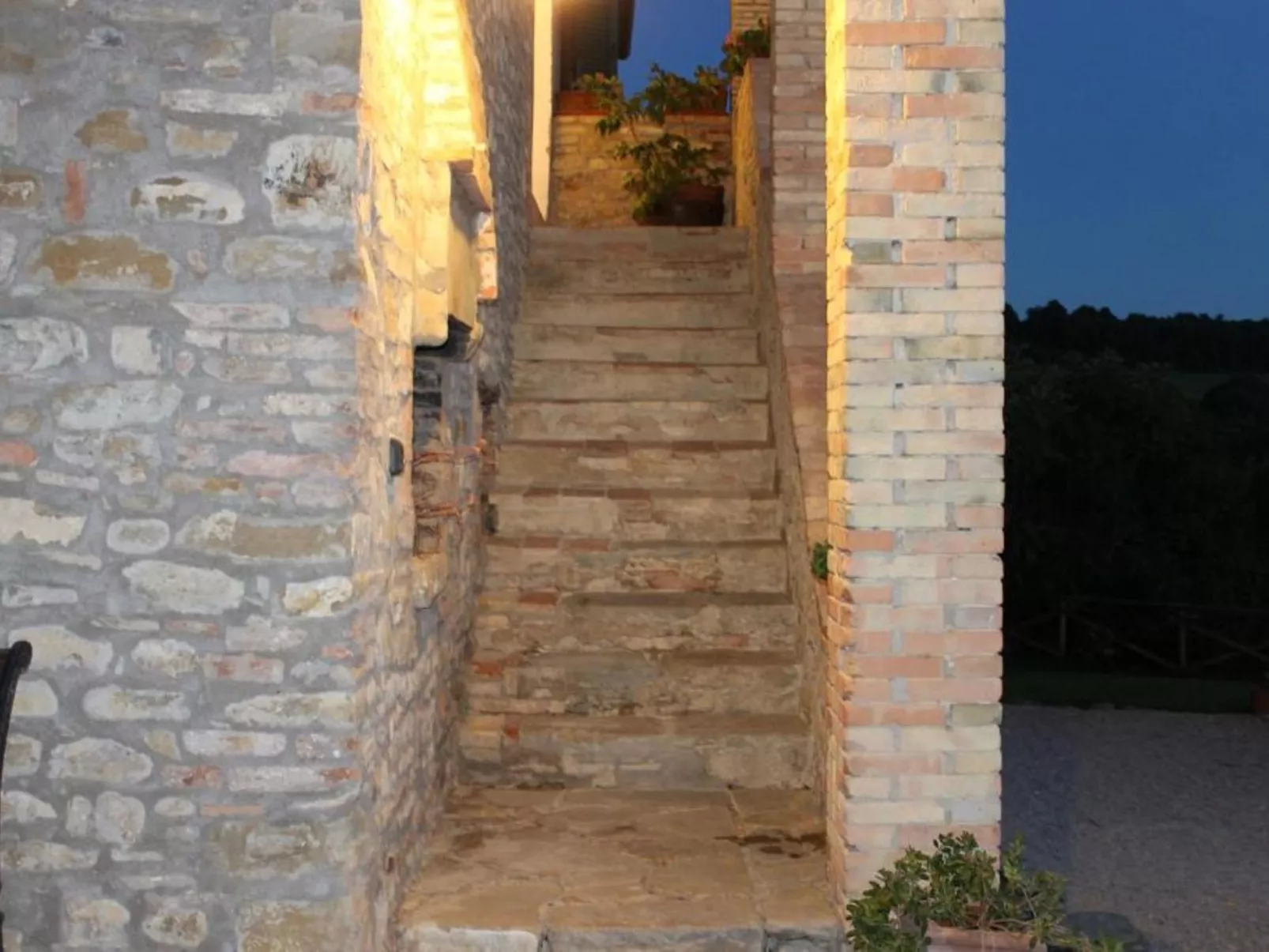 Rustikale Eleganz mit Blick auf die umbrische Landschaft-Image-tags.info