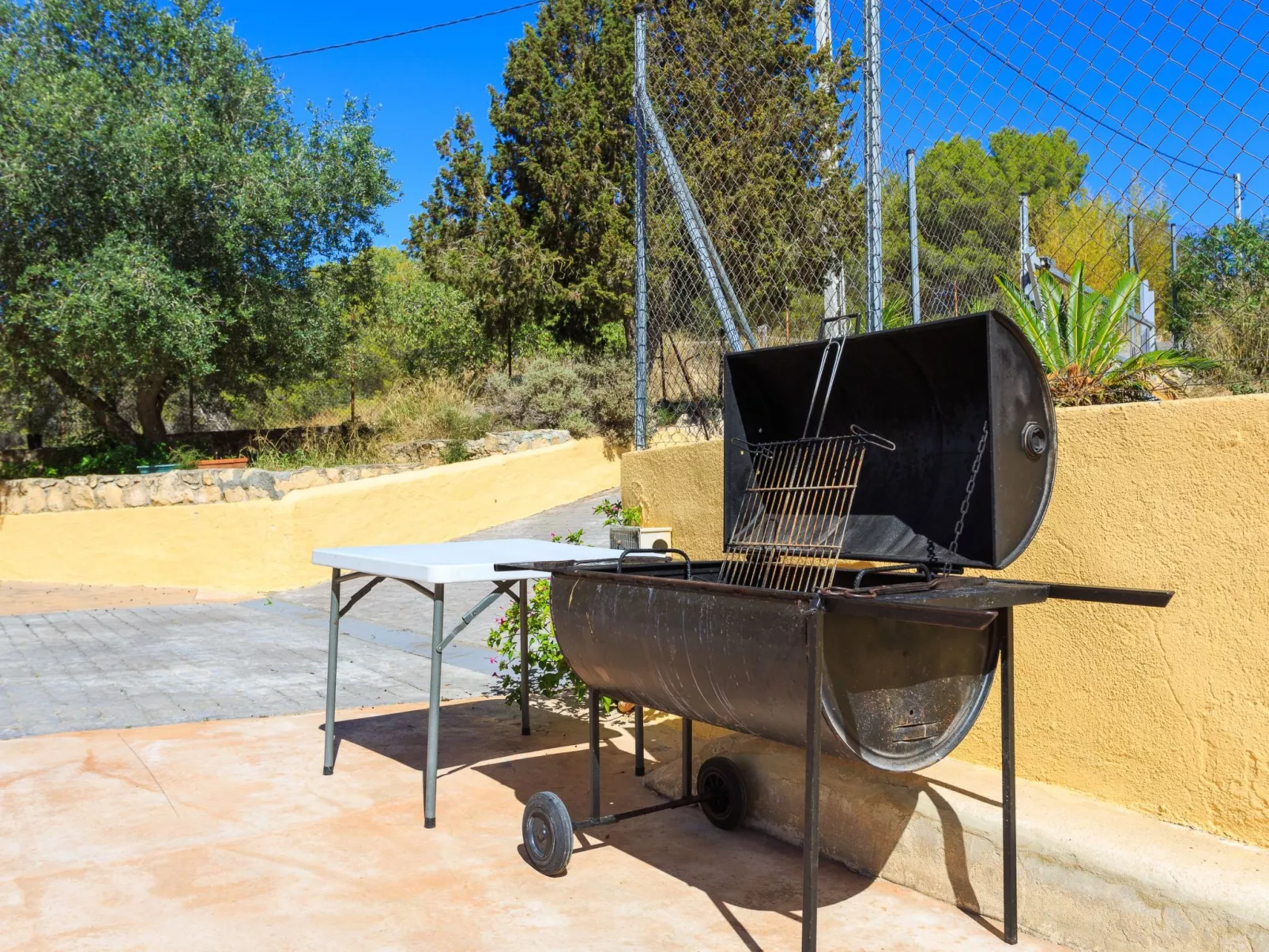 Großes Haus mit Schwimmbad und Barbecue-Buiten