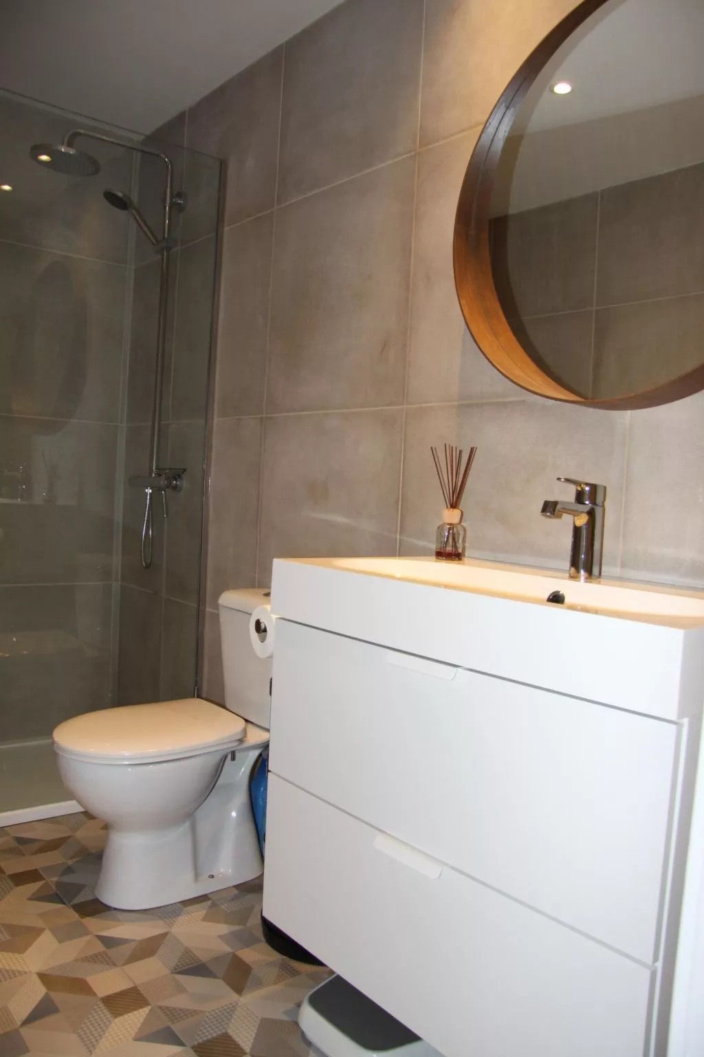 Mit Pool für 2 Personen und 4 Kinder-Binnen