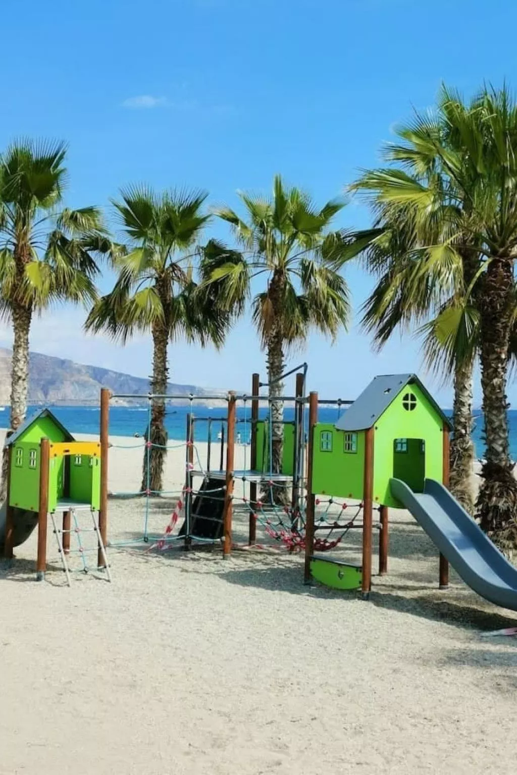 Sun Beach Aguadulce mit Parkplatz-Buiten