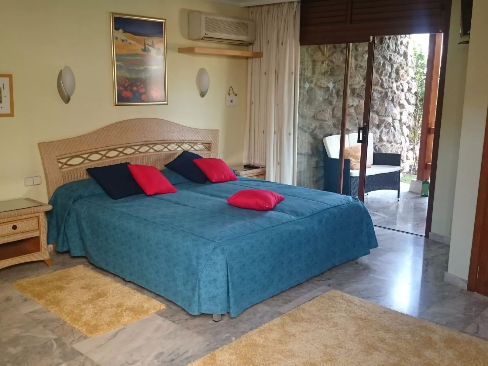 Villa mit Garten, Pool , Grill und Terrasse-Binnen