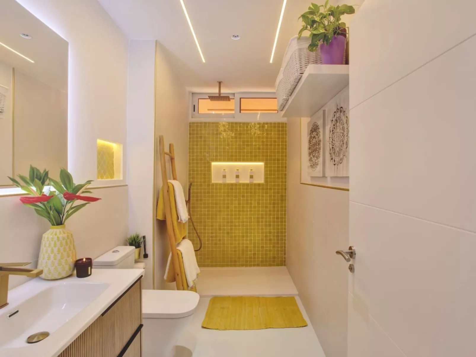 Luxuriöser Rückzugsort mit direktem Meerzugang und Pool-Binnen