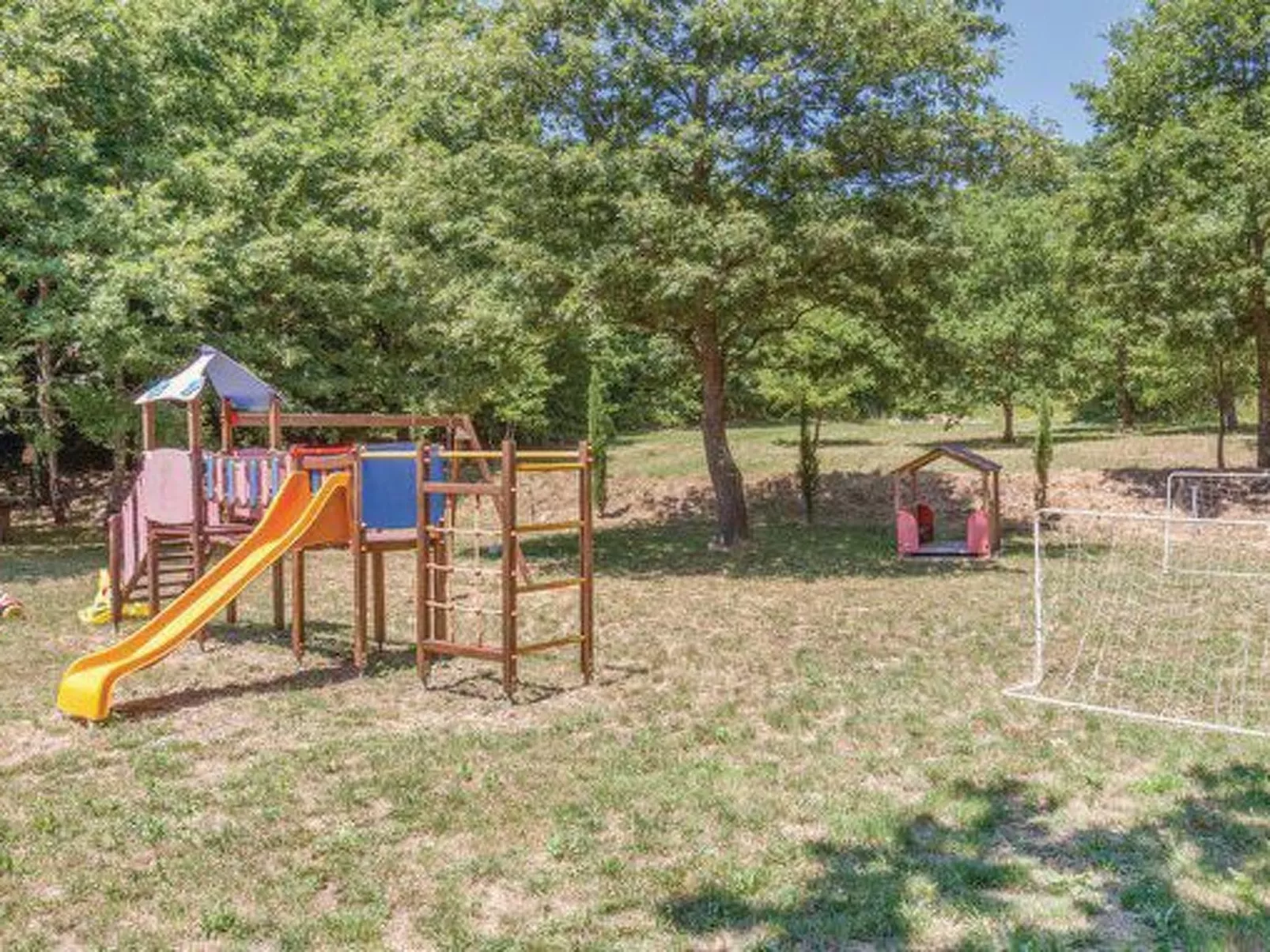 Bauernhaus im grünen Sannio mit Schwimmbad-Buiten