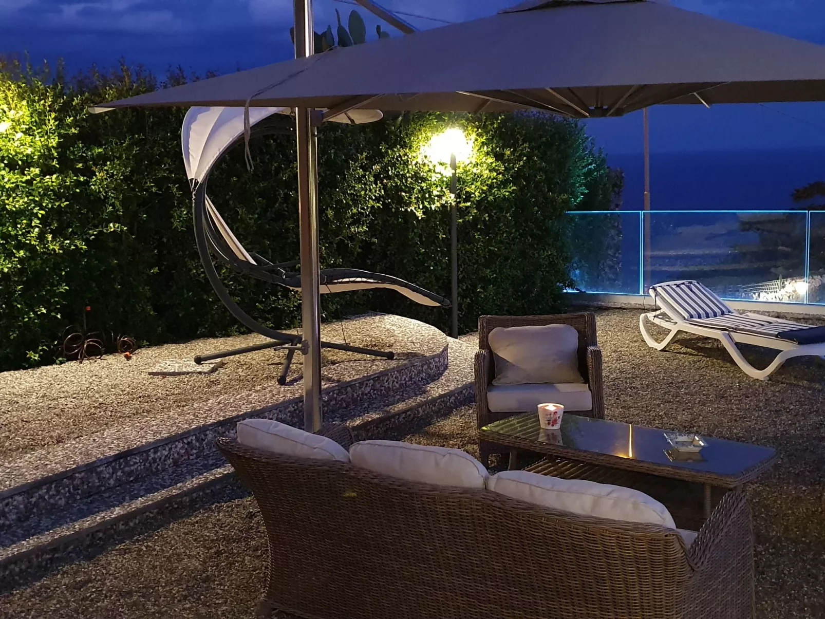 Zyklopenhaus. Erstaunliche Aussicht und privates Mini-Spa-Image-tags.info