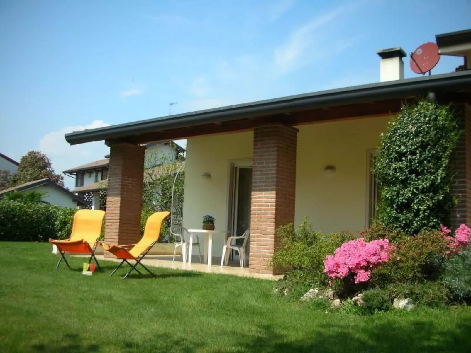 Wohnung mit Garten in der Nähe des Lago Maggiore-Buiten