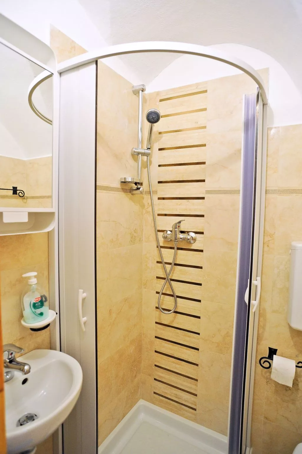 Panoramawohnung mit Balkon und Terrasse-Binnen