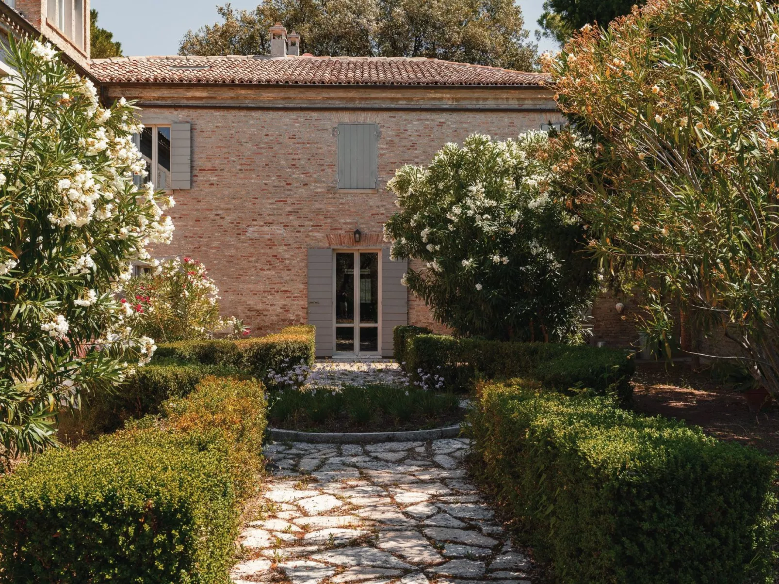 In einem Bauernhaus in den Hügeln, mit Garten und Pool-Buiten