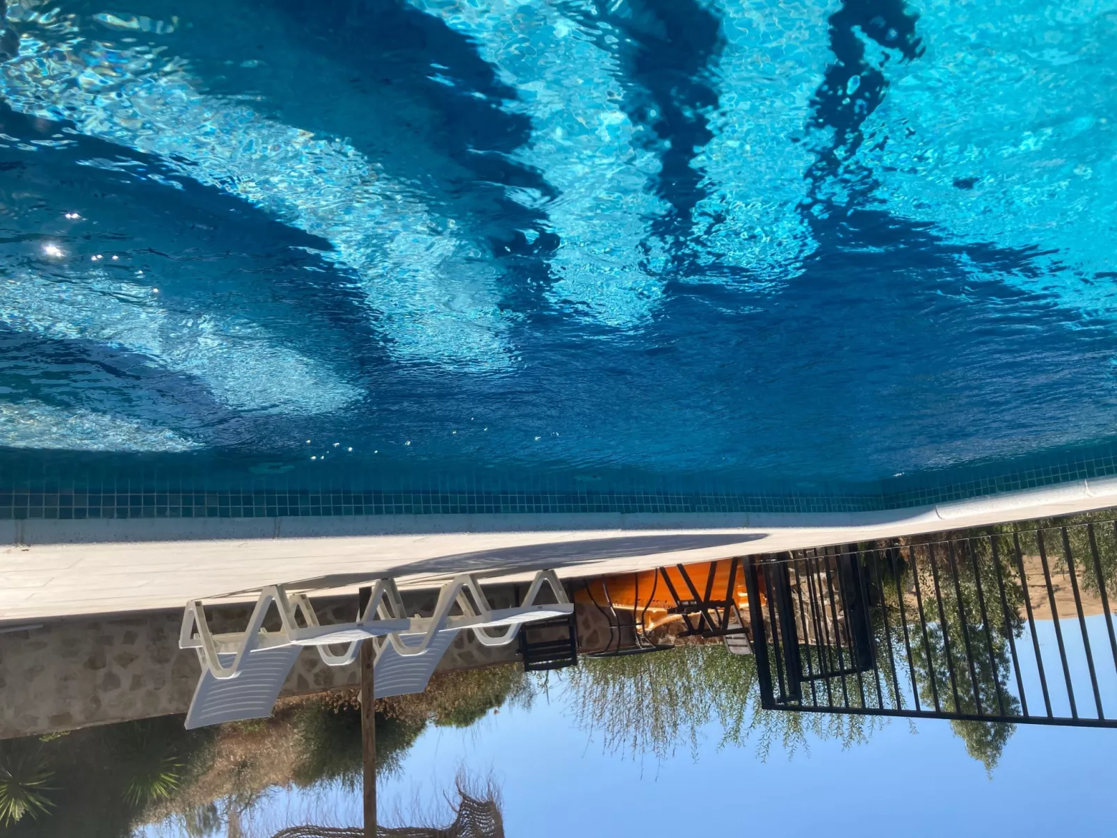 Wunderschön gelegenes Ferienhaus mit privatem Pool-Buiten