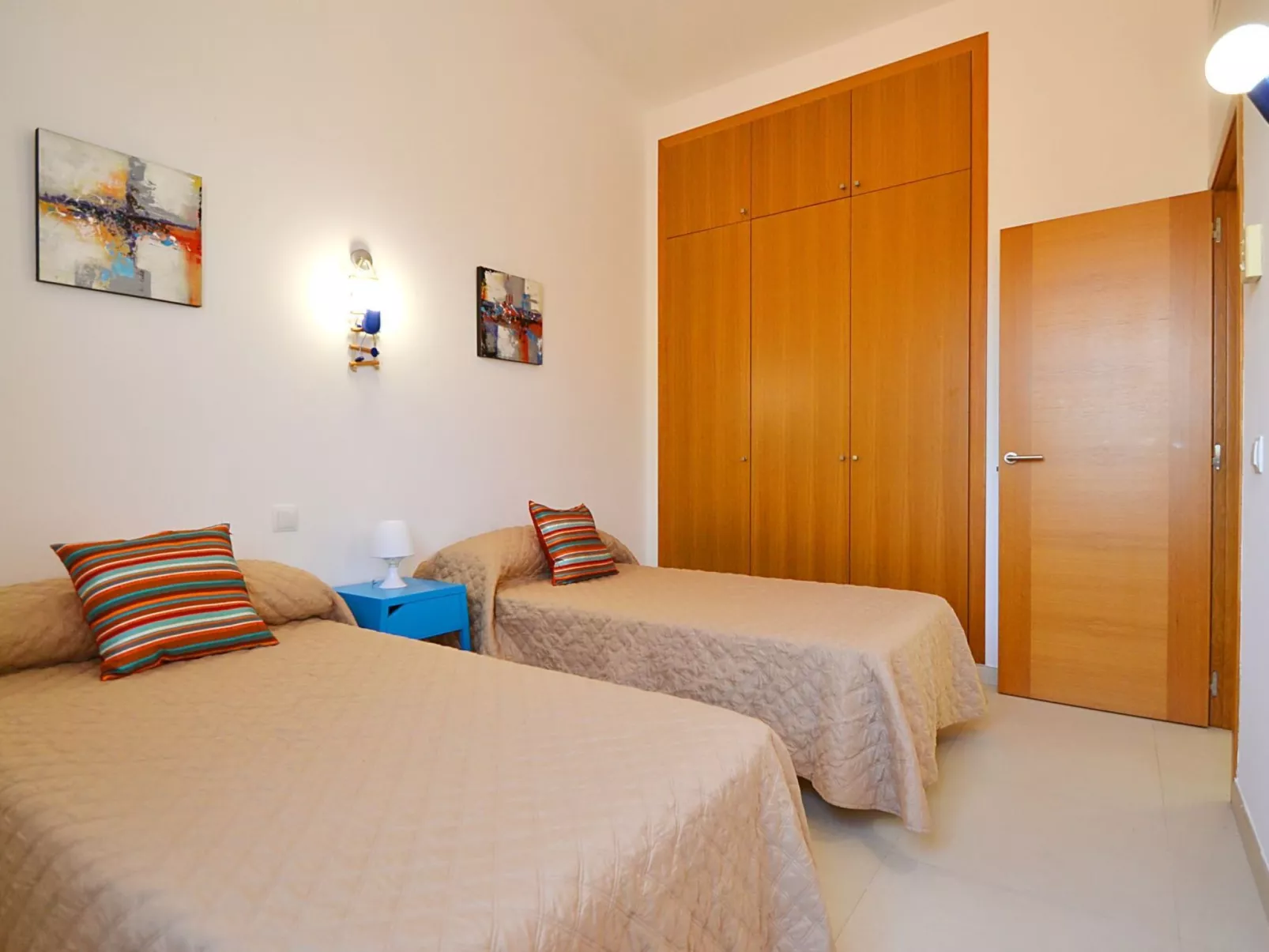 Schönes modernes Ferienhaus C84MLL-Image-tags.info