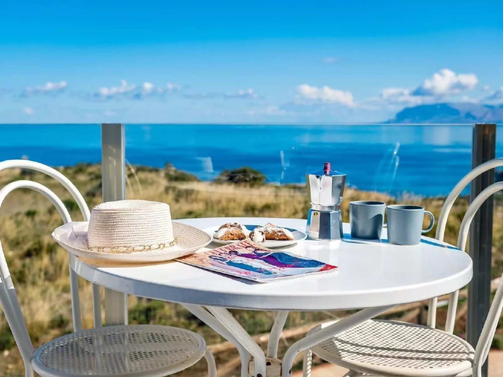 Villa "Rocchi Livreri" mit Blick auf das Wasser-Image-tags.info