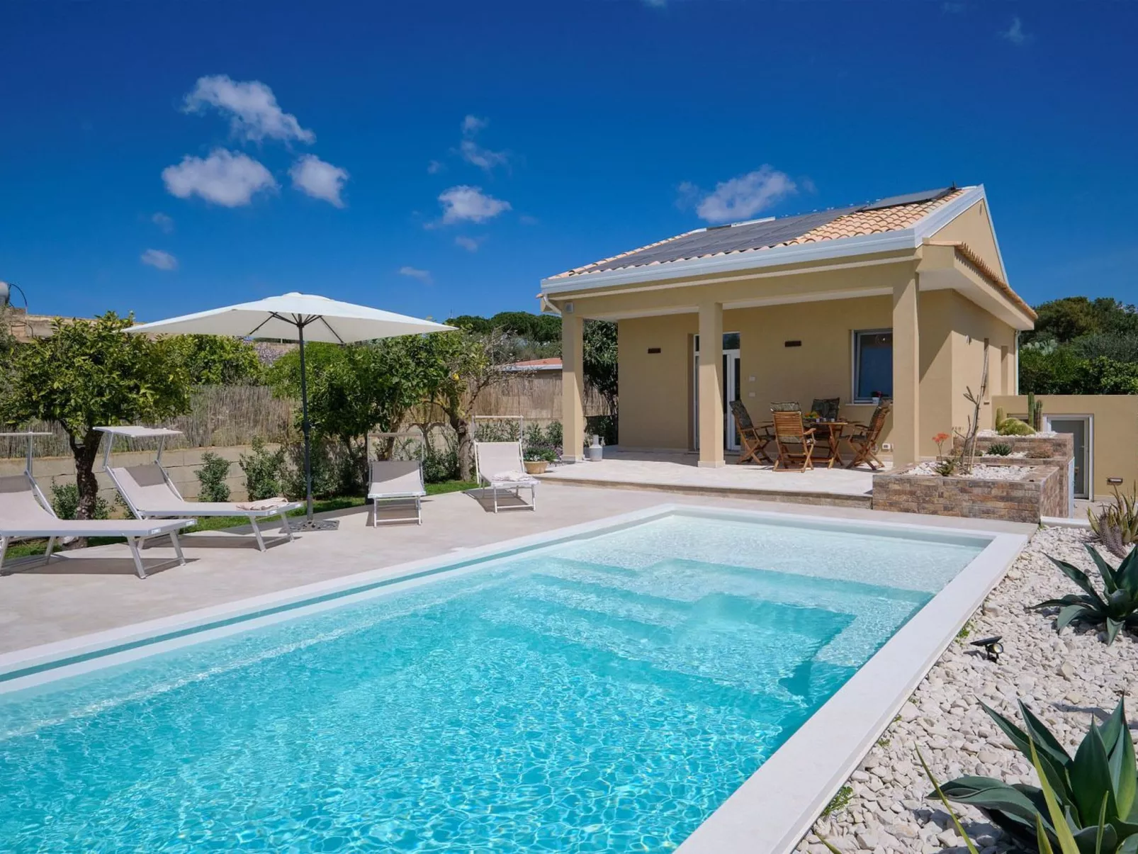 Villa Teti, mit Schwimmbad und in der Nähe des Strandes-Image-tags.info