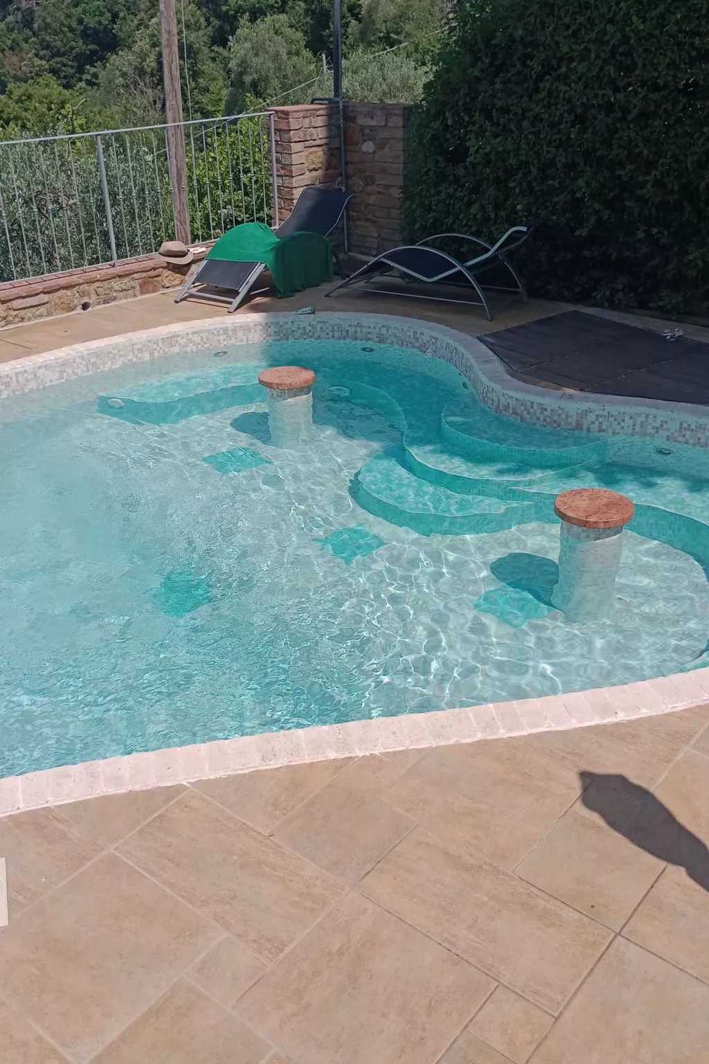 Vier-Zimmer-Wohnung 2 Bäder mit Schwimmbad zur alleinigen Nutzung-Buiten