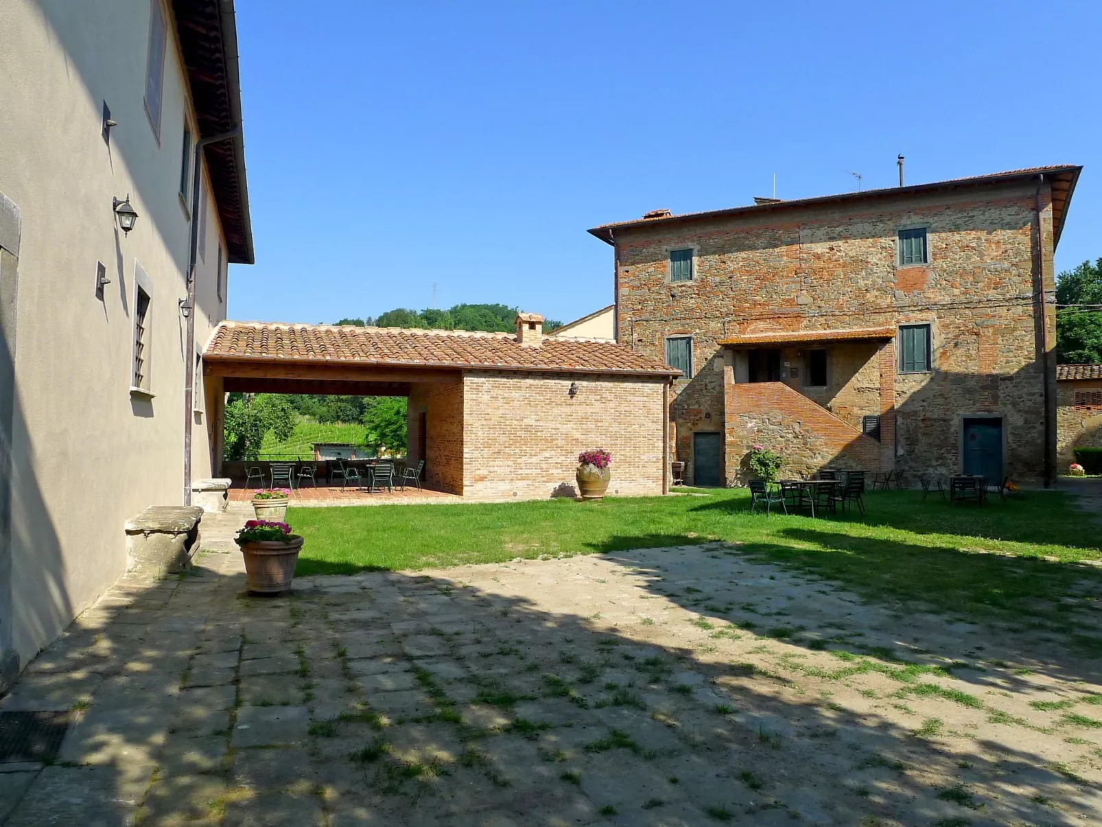 Schönes Apartment mit 2 Schlafzimmern und 2 Bädern-Buiten