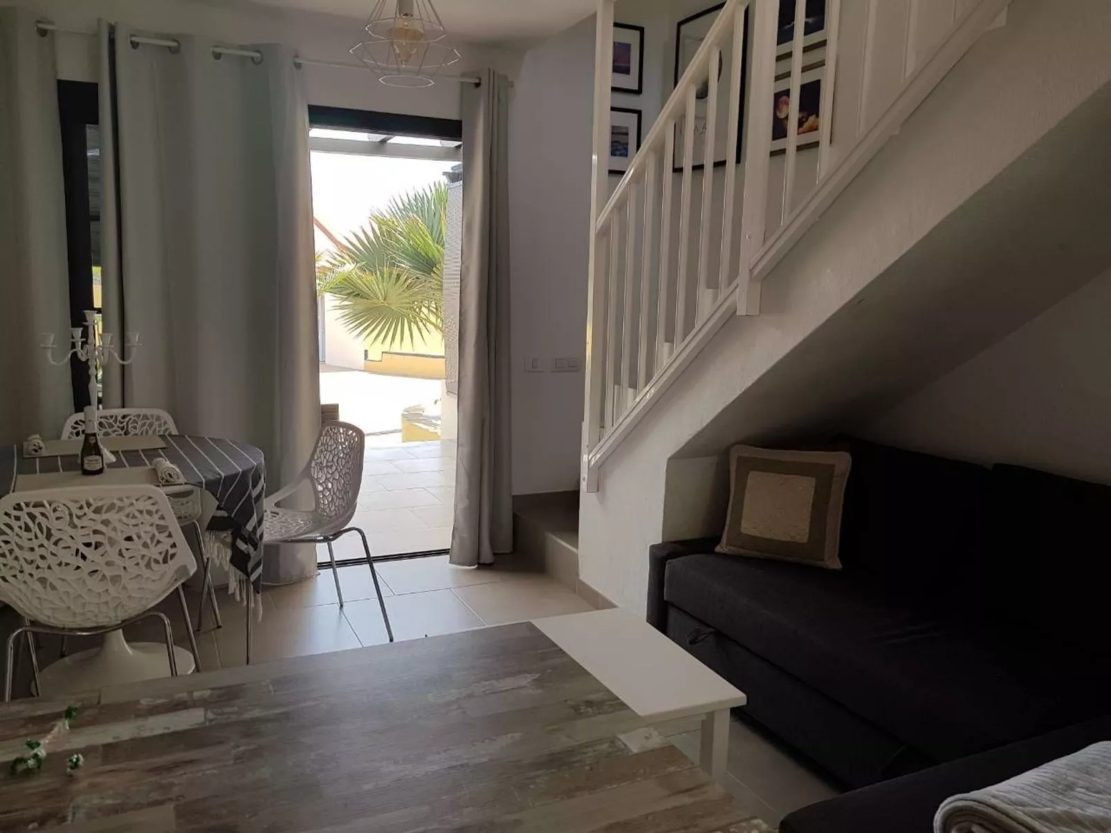 Komfortable Wohnung, Wifi, am Pool-Binnen