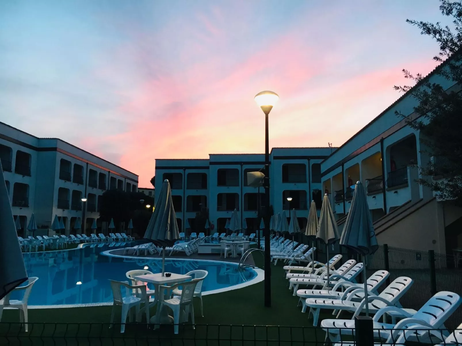 In Lido Di Spina mit Möbliertem Balkon-Buiten