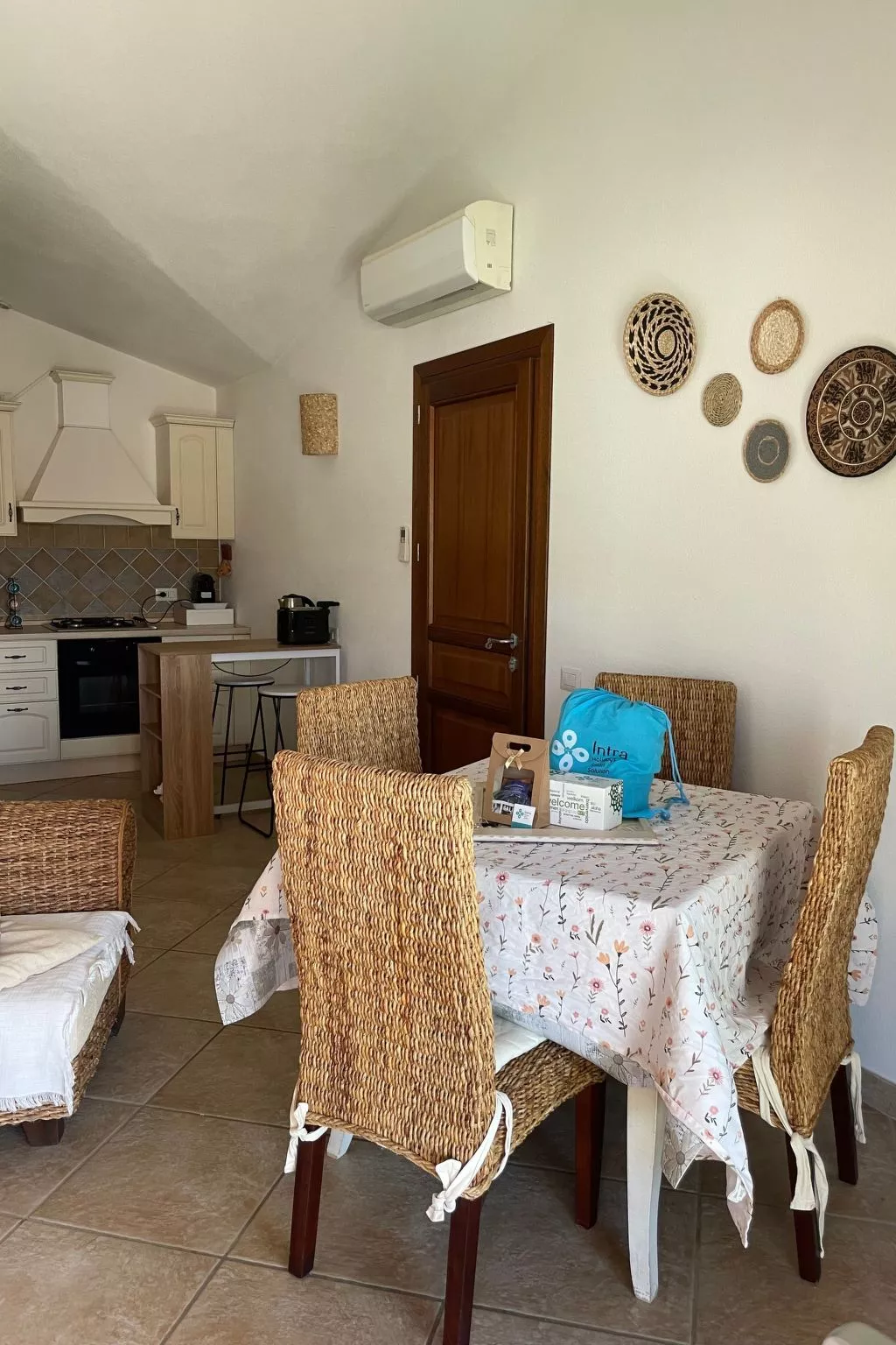 Haus 1 Kilometer vom Strand von Porto Ainu entfernt-Binnen