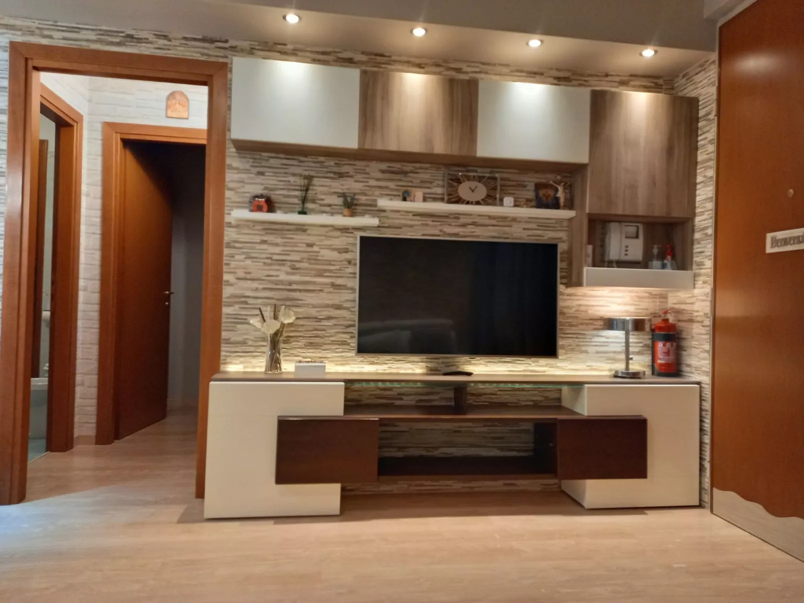 Stilvoller und gemütlicher Mini mit Garage-Binnen