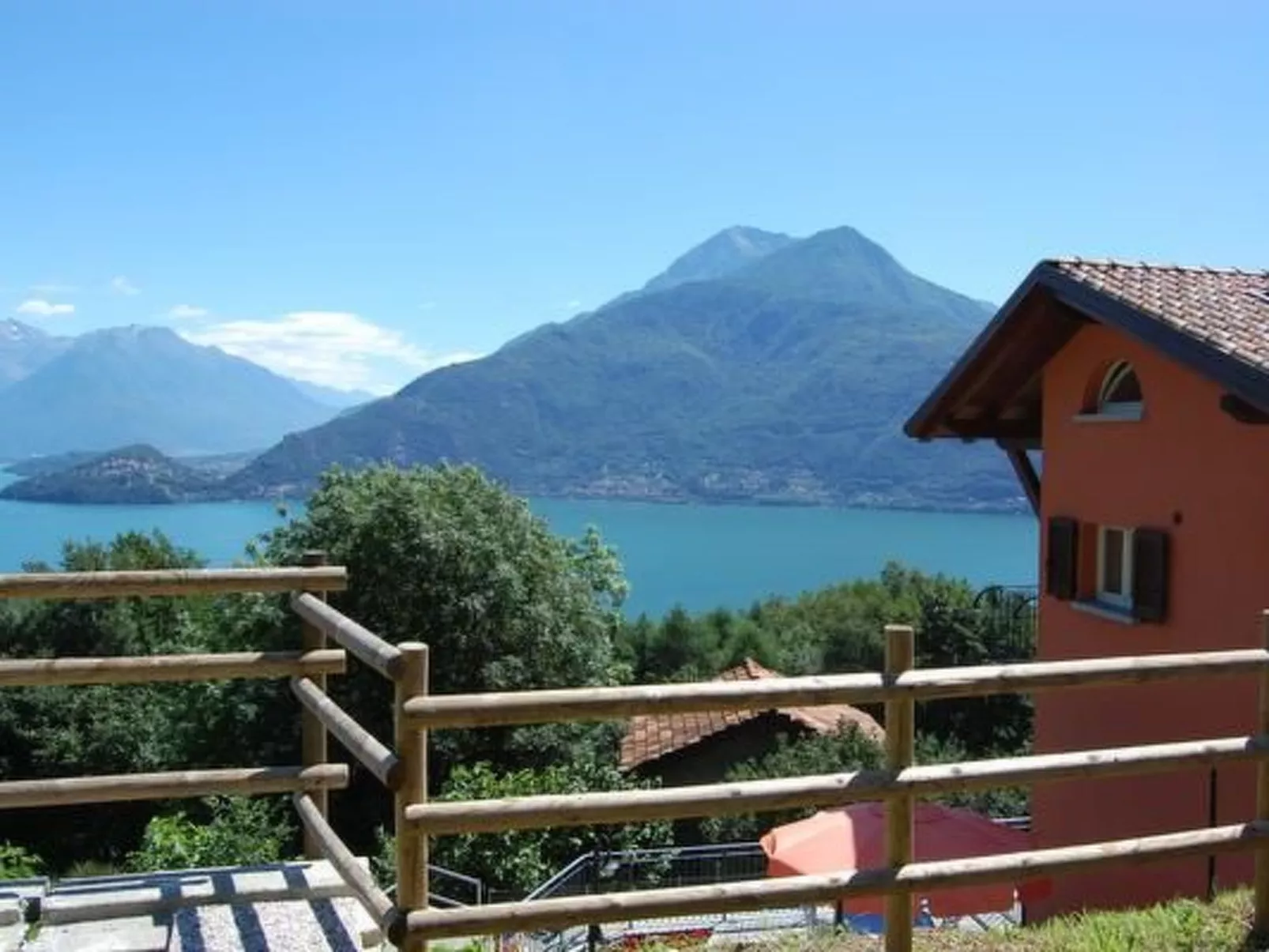 Rustikales Haus in ruhiger Lage mit  Seesicht-Buiten