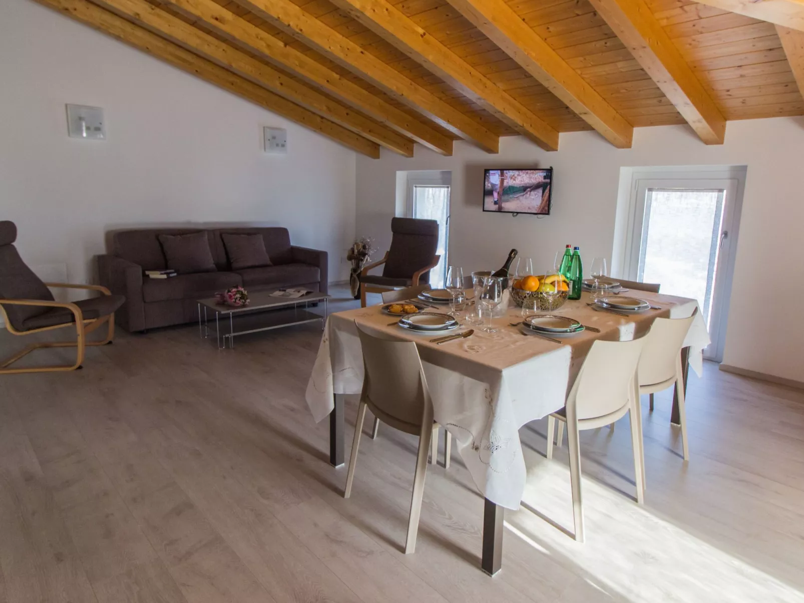 'Villa Perla del Lago-Binnen