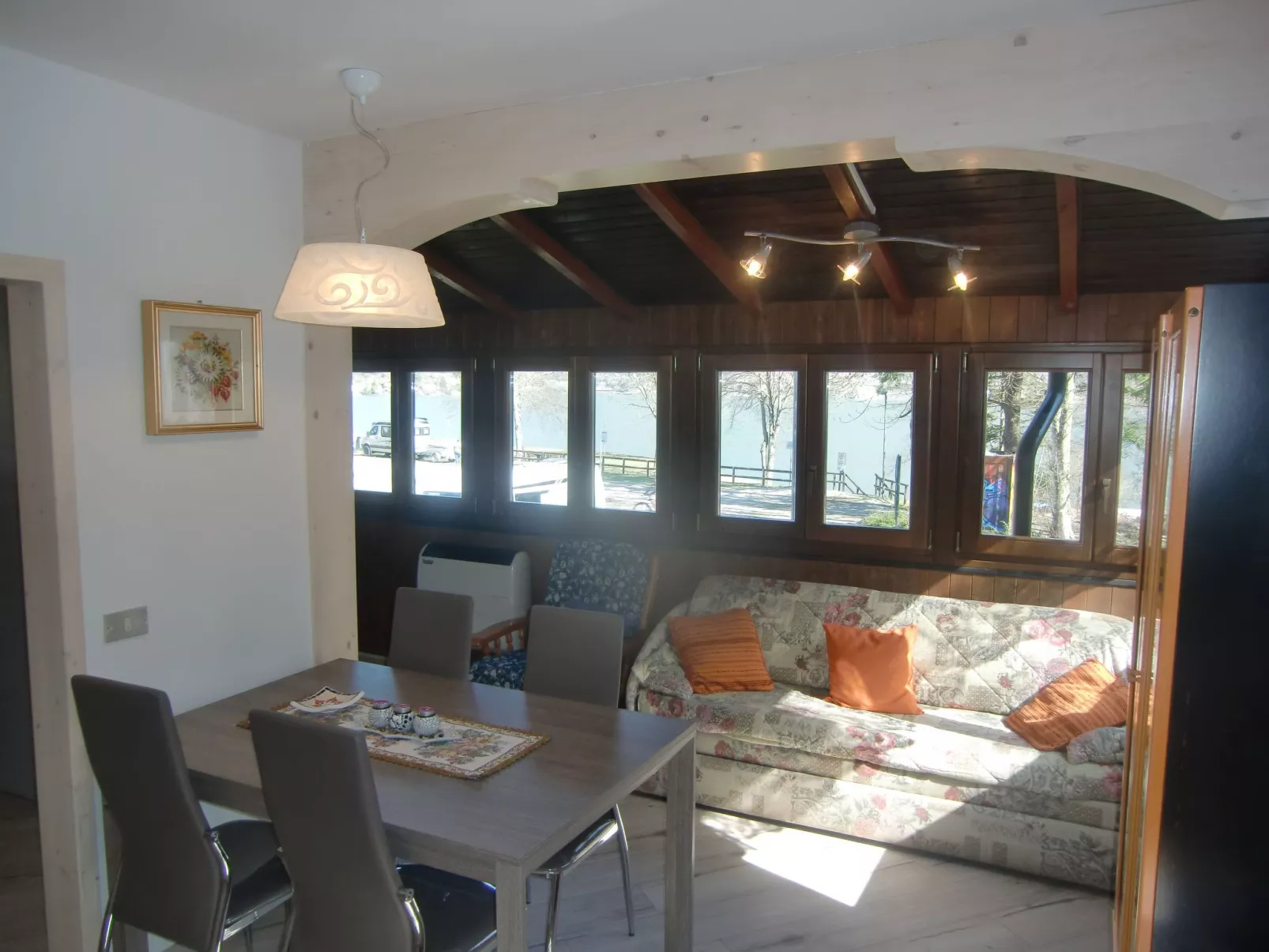 Freistehendes Haus mit Veranda mit Seeblick-Binnen