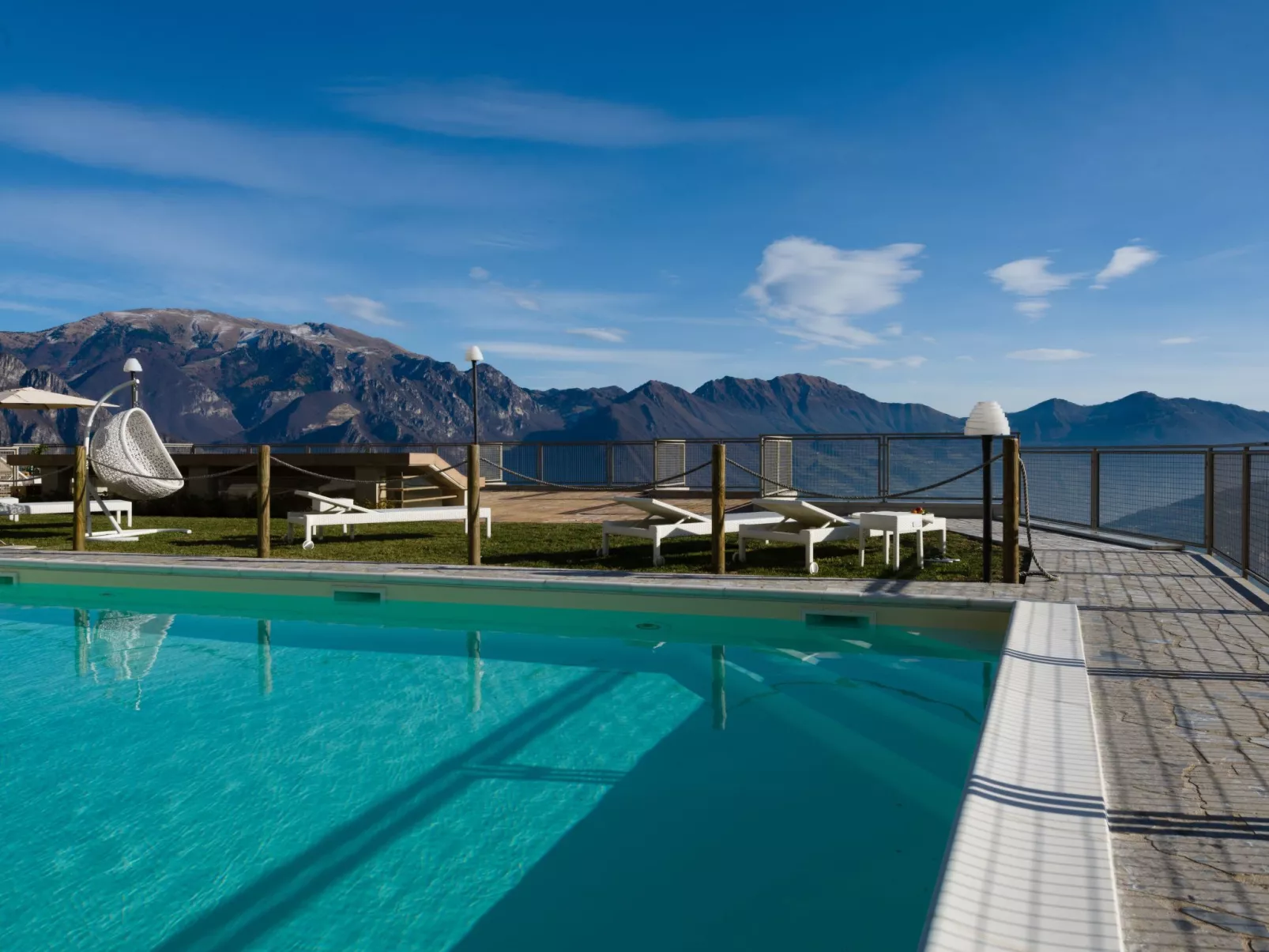 Terrazza a Lago - Dreizimmerwohnung mit Terrasse und Schwimmbad-Buiten