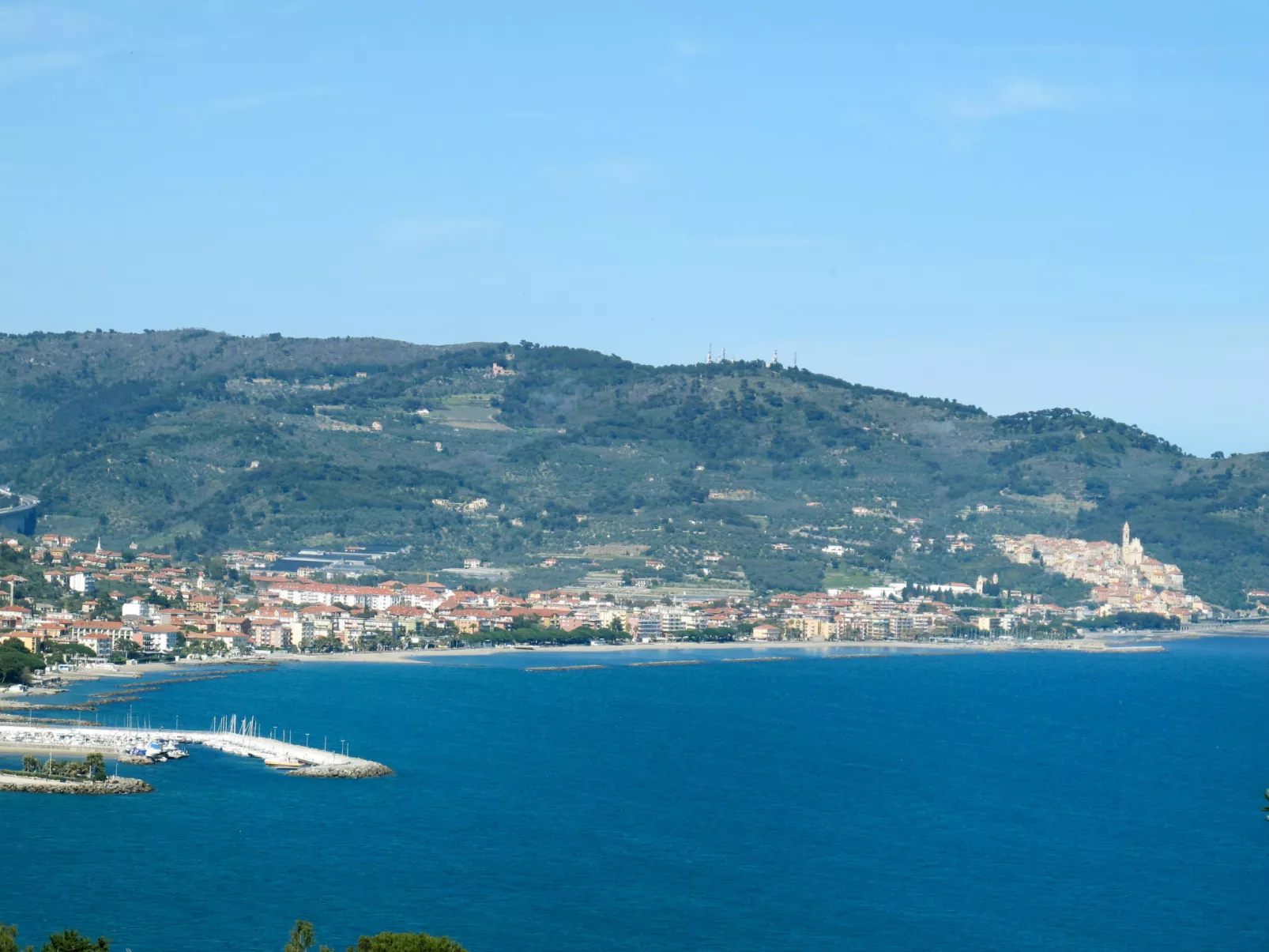 Angenehme Wohnung in San Bartolomeo Al Mare-Omgeving