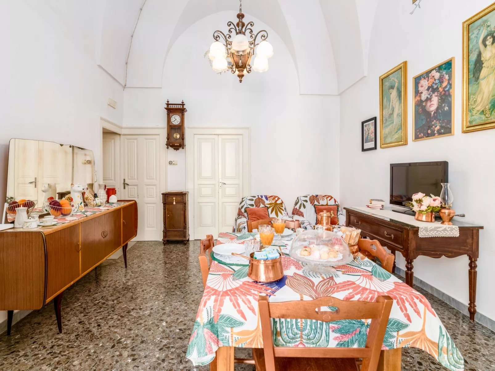 Oma Im Haus in der Mitte-Image-tags.info