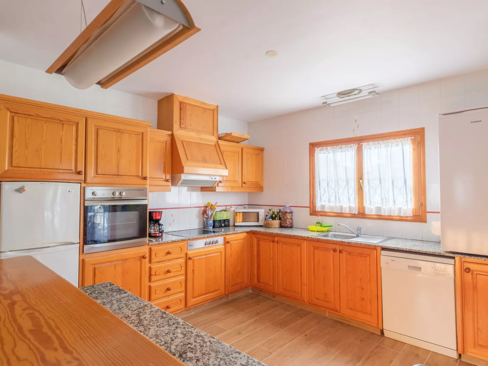 Imposante Ferienvilla mit großem Pool-Binnen