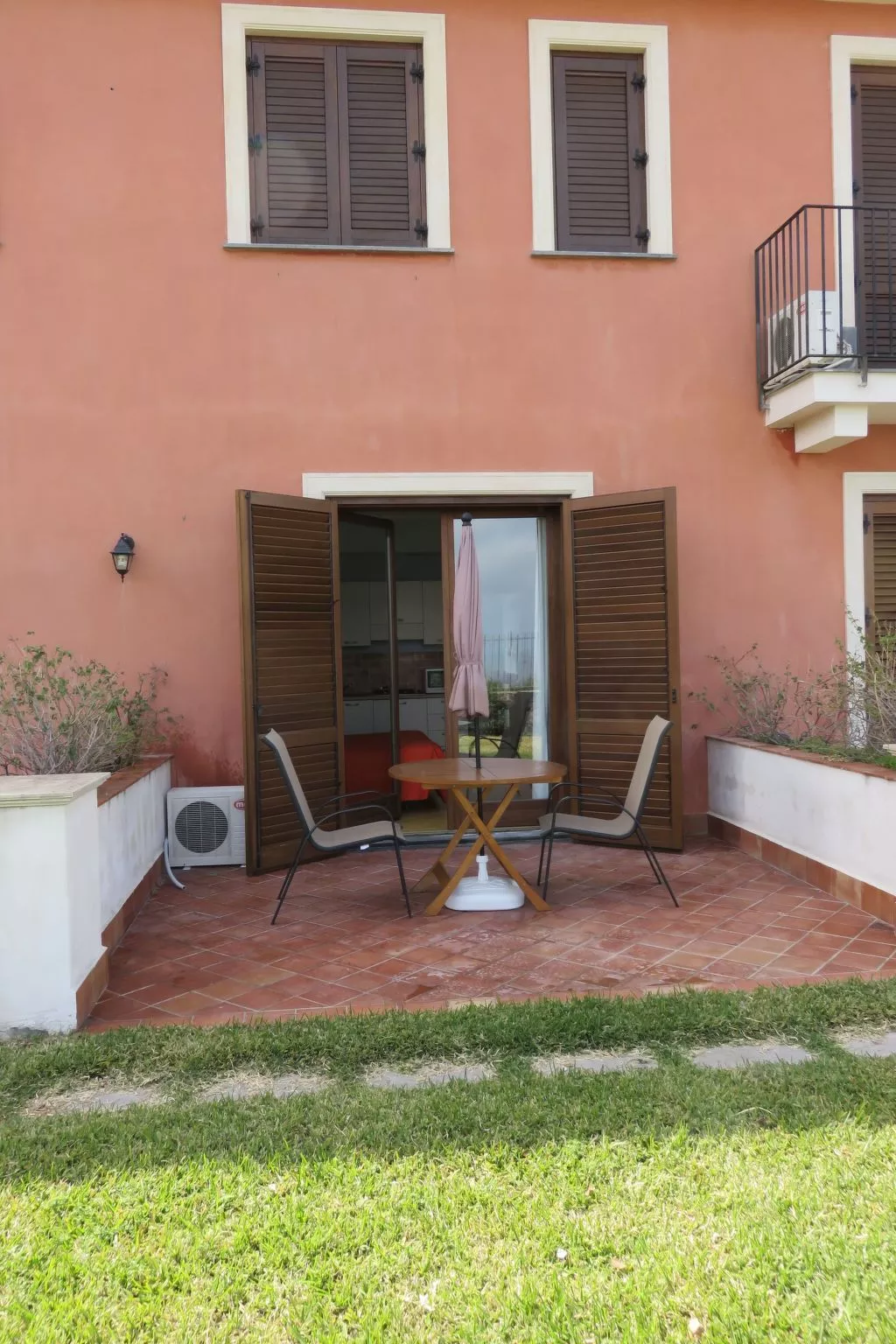 Einzimmerwohnung mit Terrasse-Image-tags.info