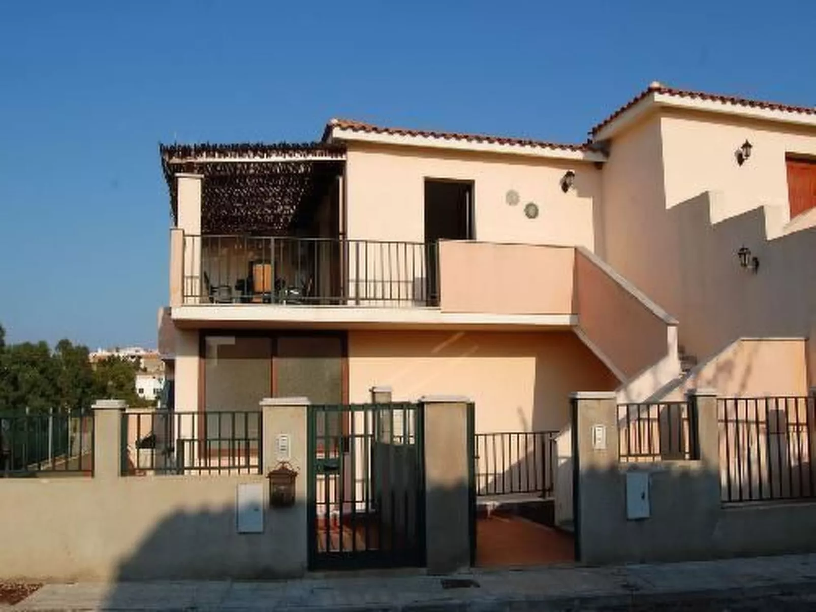 Unterkunft mit Terrasse am Meer-Image-tags.info