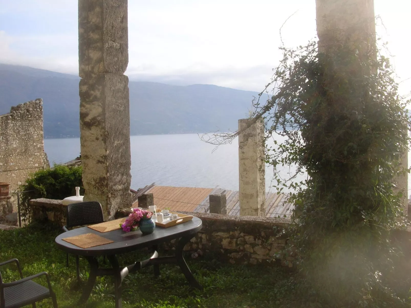 Clementina Romantisches Appartement mit Seeblick-Buiten