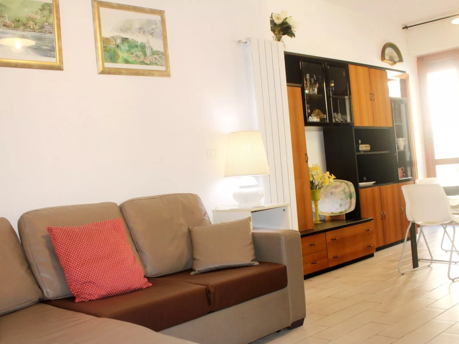 Sehr zentral mit Parkmöglichkeit-Binnen