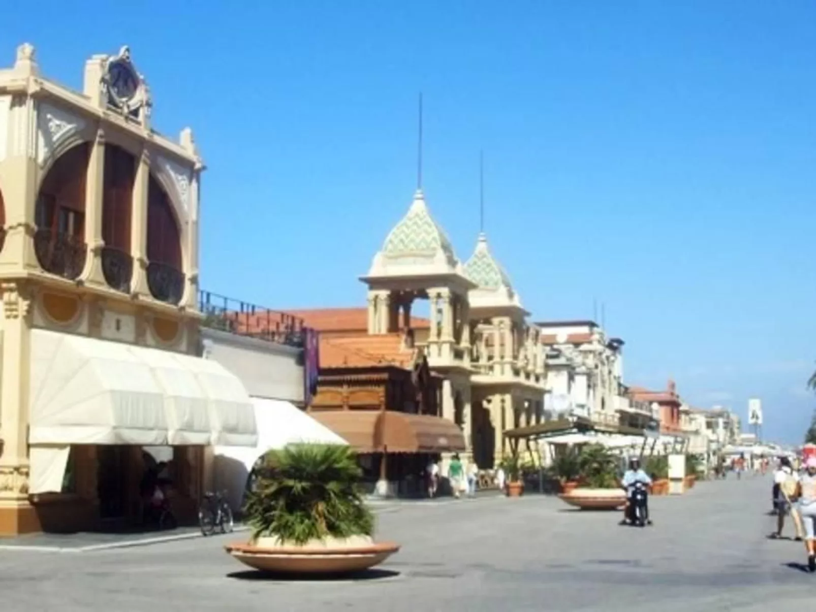 Wunderschönes Ferienhaus in Viareggio in der Nähe von Meer und Pisa-Buiten