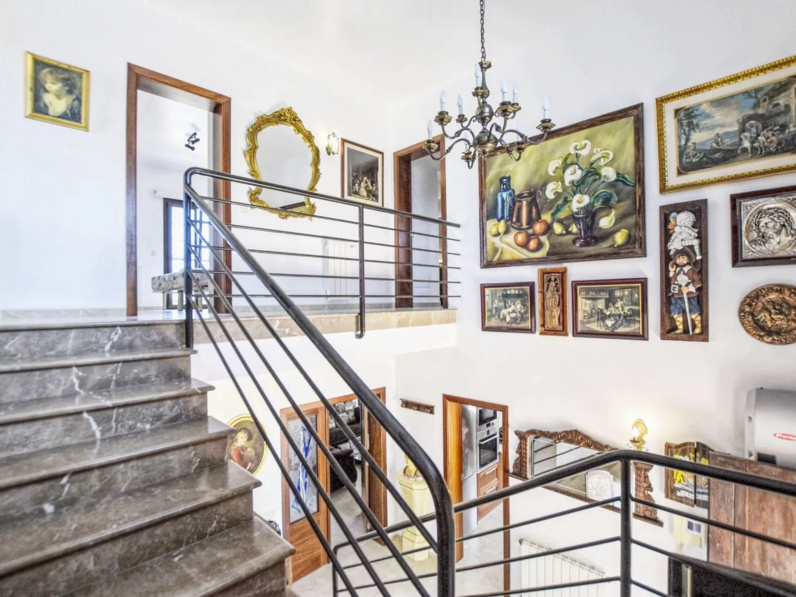 Schöne Villa mit Pool in der Nähe des Strandes-Binnen