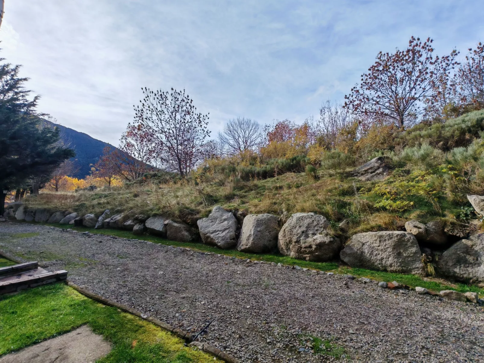 Wohnung Besiberri 3 befindet sich im Erdgeschoss mit Terrasse Vall de Boí-Buiten