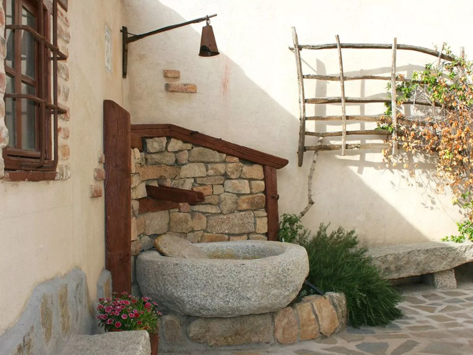 Callejón del Pozo II-Buiten