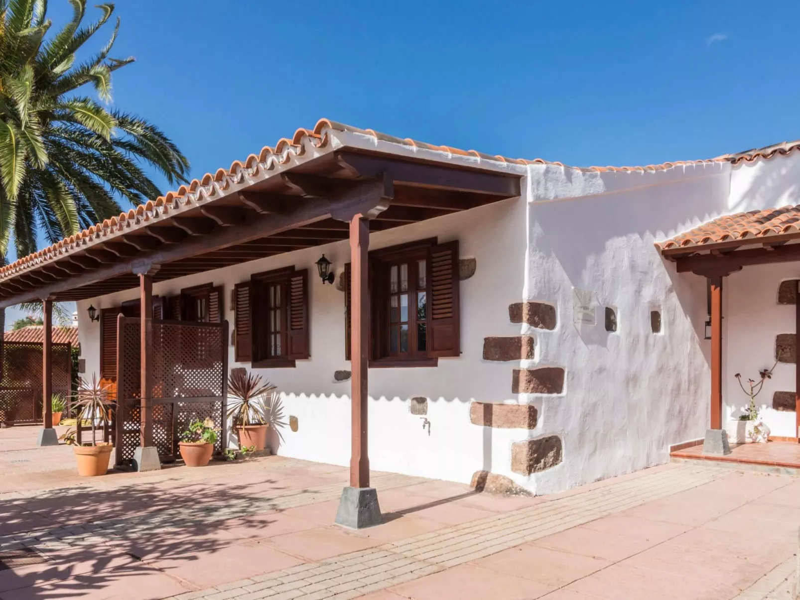 Romantisches Landhaus mit Pool-Buiten