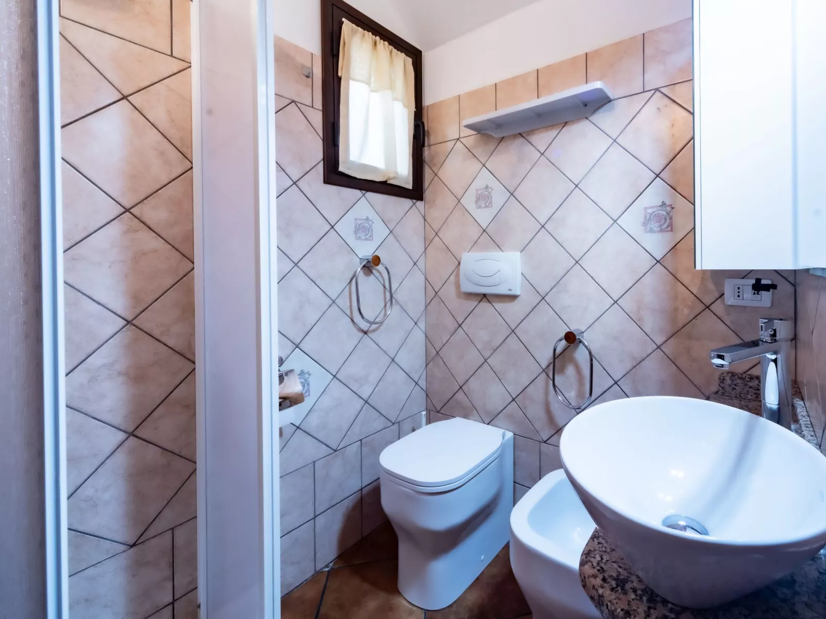 Haus in Costa Rei mit Terrasse, Garten und Grill-Binnen