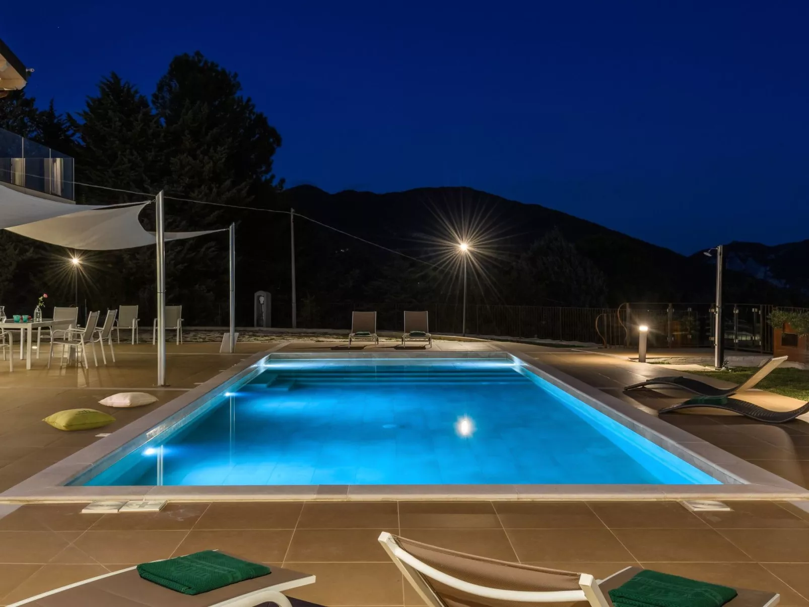 Villa Montefalcone, Außen- und Innenpool-Image-tags.info