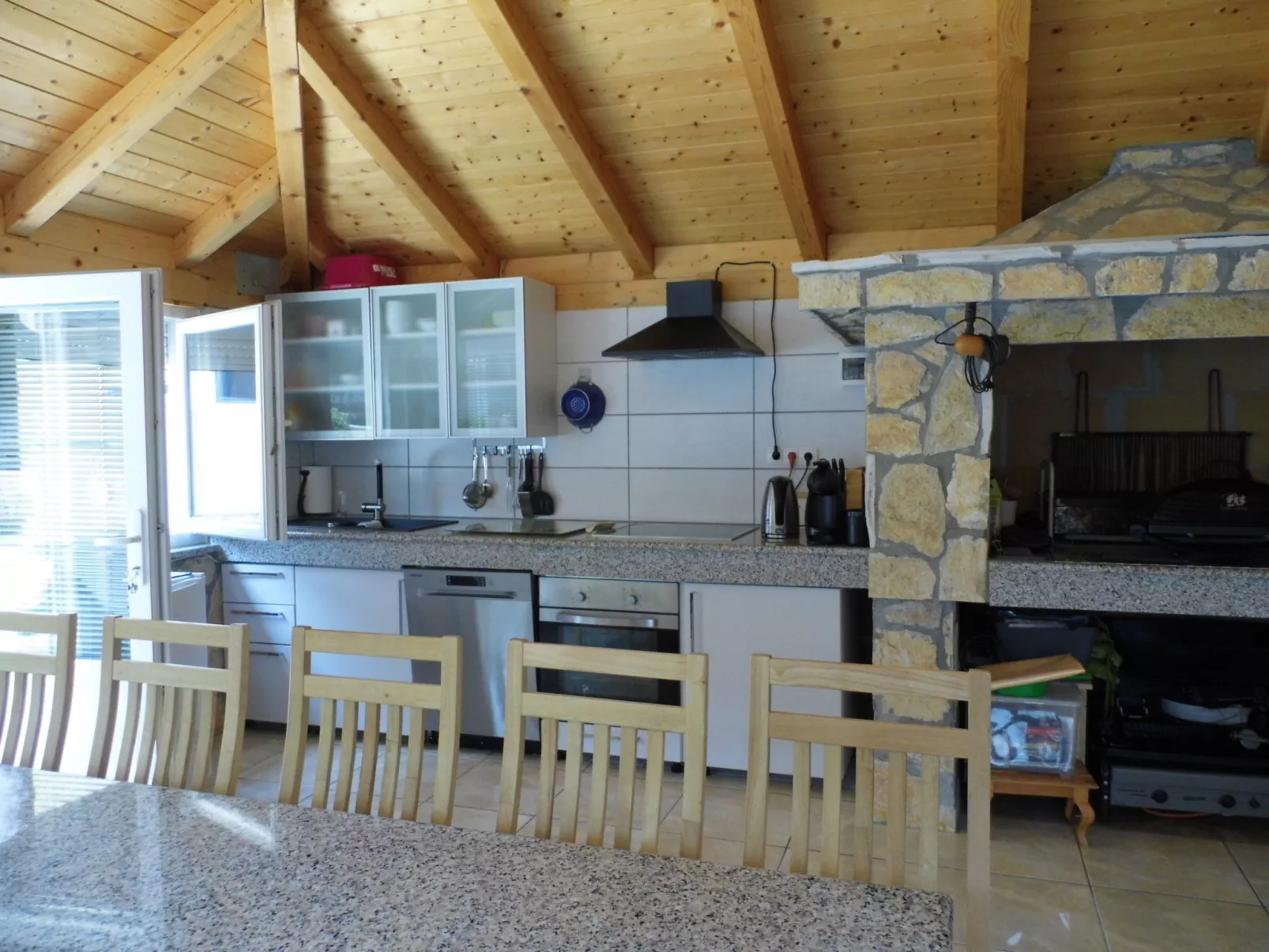 Neue und moderne, voll ausgestattete Wohnung-Image-tags.info