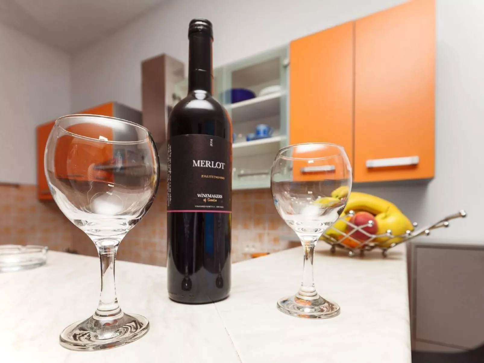 Mit Jacuzzi in Villa mit Parkplatz-Binnen