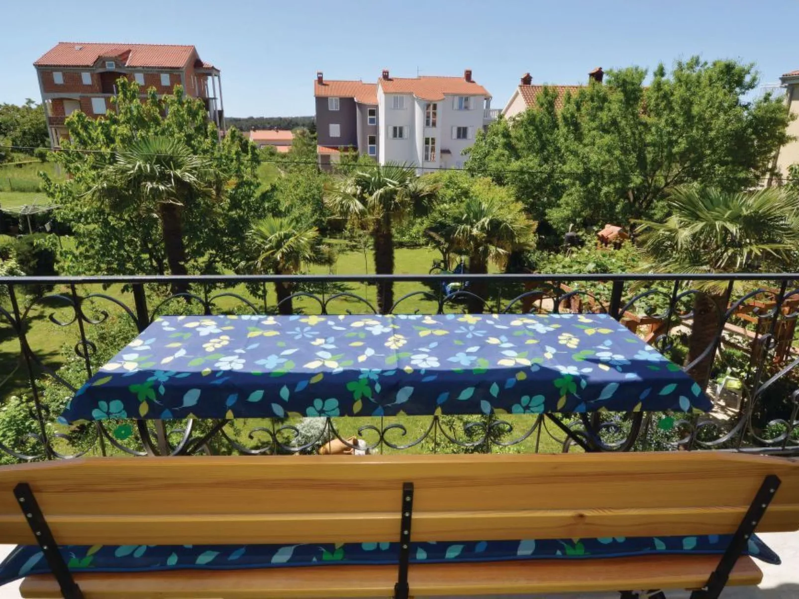 Geräumige Wohnung in Medulin mit privatem Parkplatz-Buiten