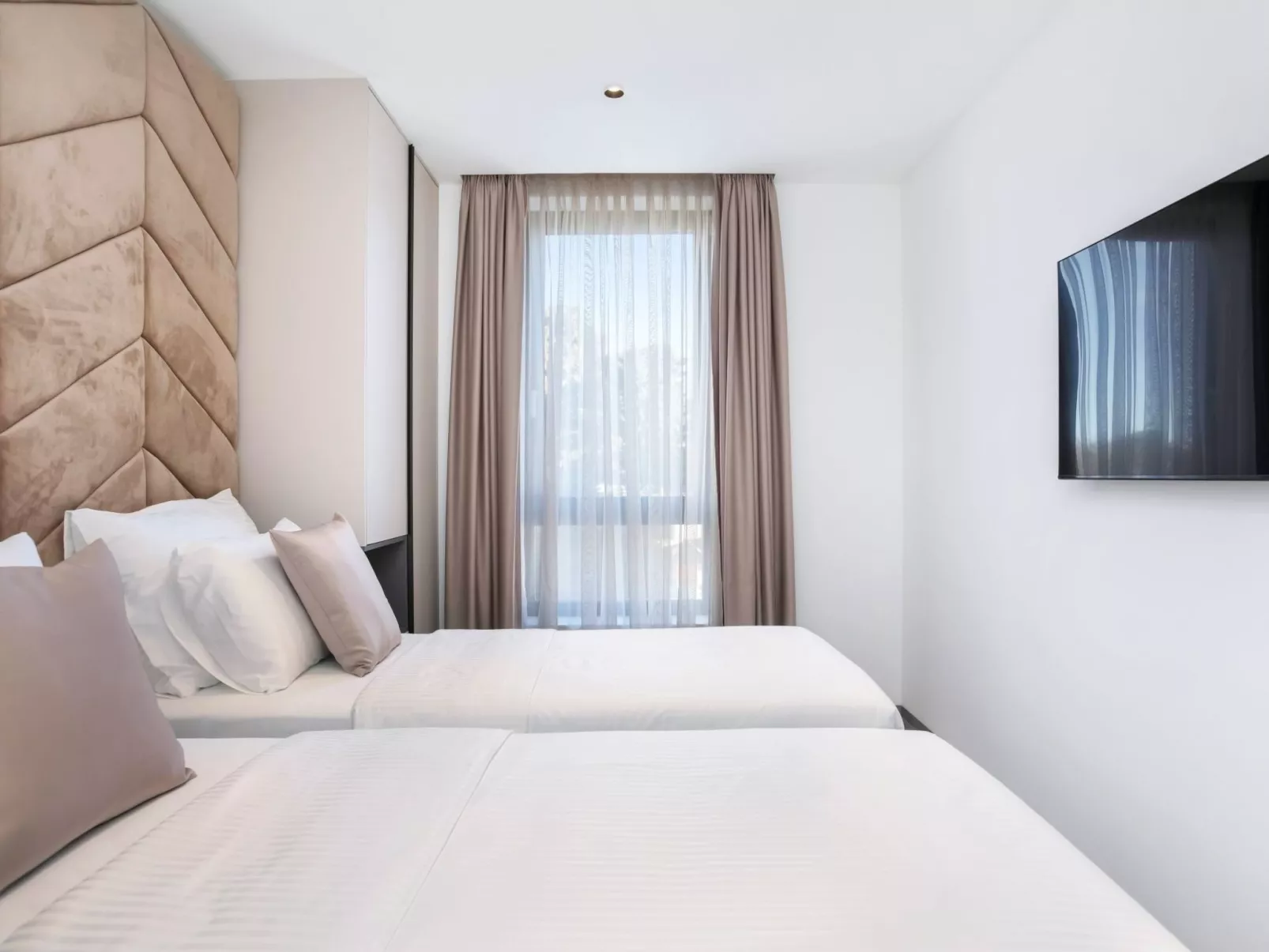 Fly Room - A2-Binnen