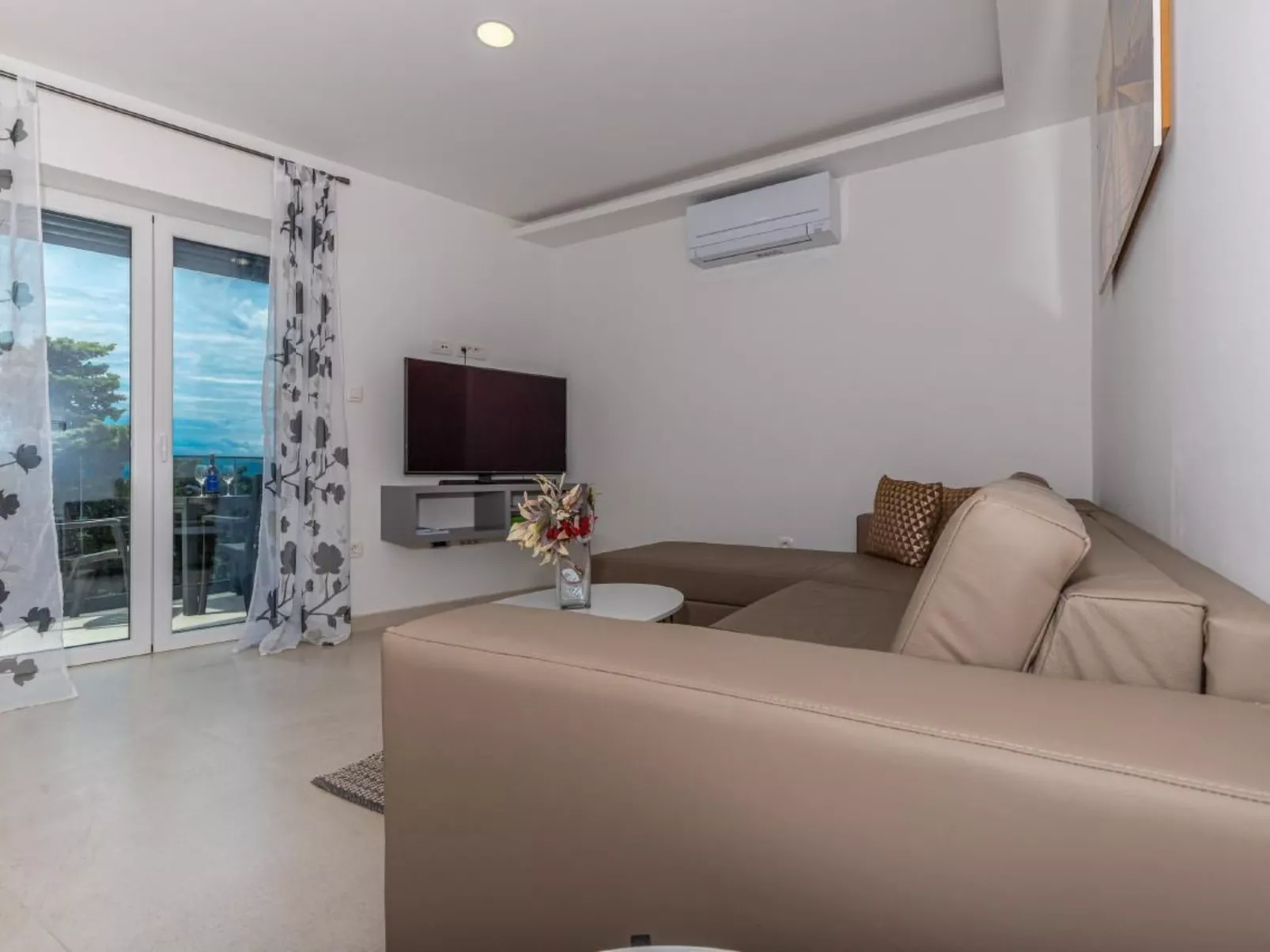 Apartment Helena-Image-tags.info