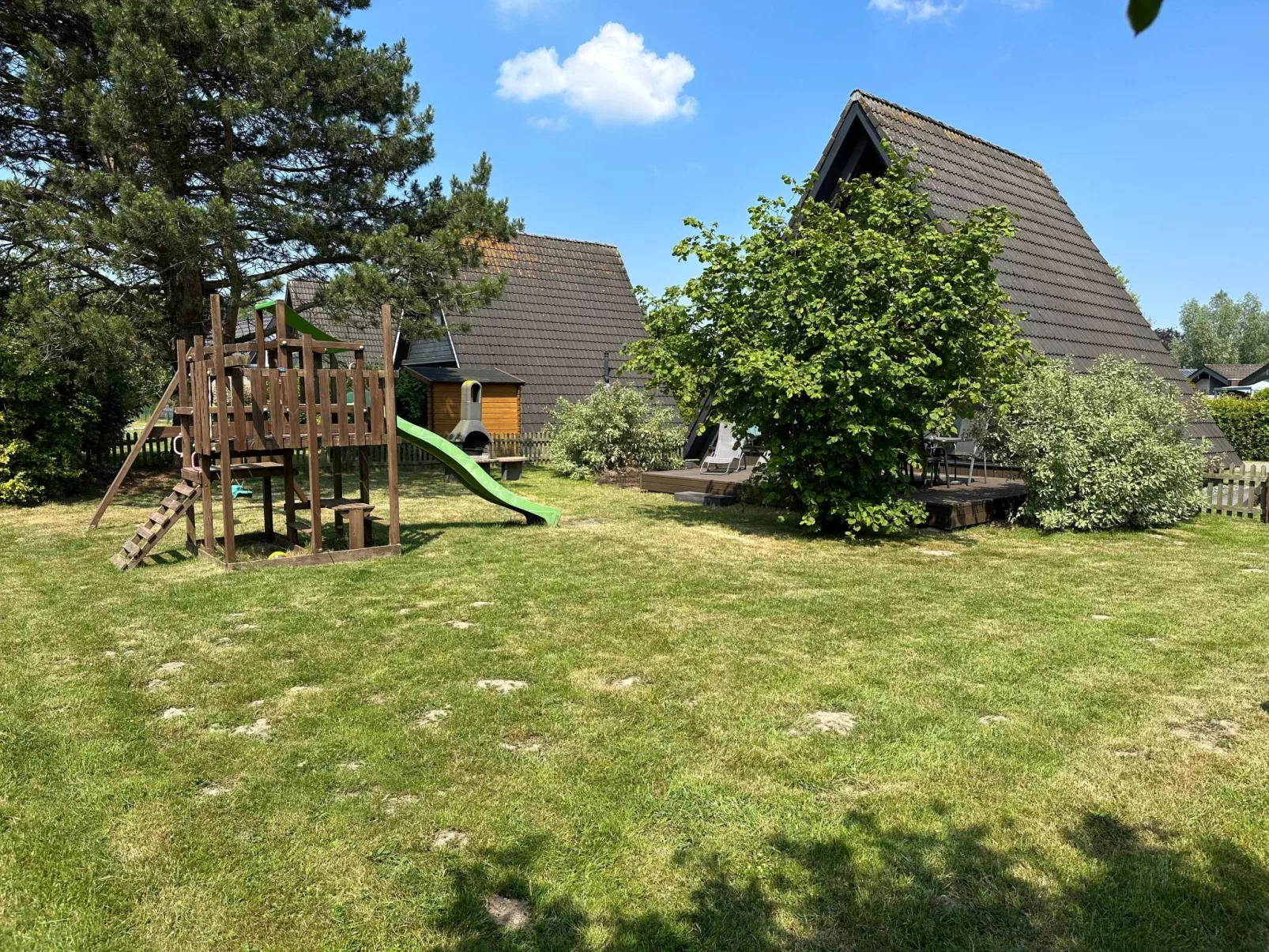 Mit Garten, Grill und Terrasse - Buiten