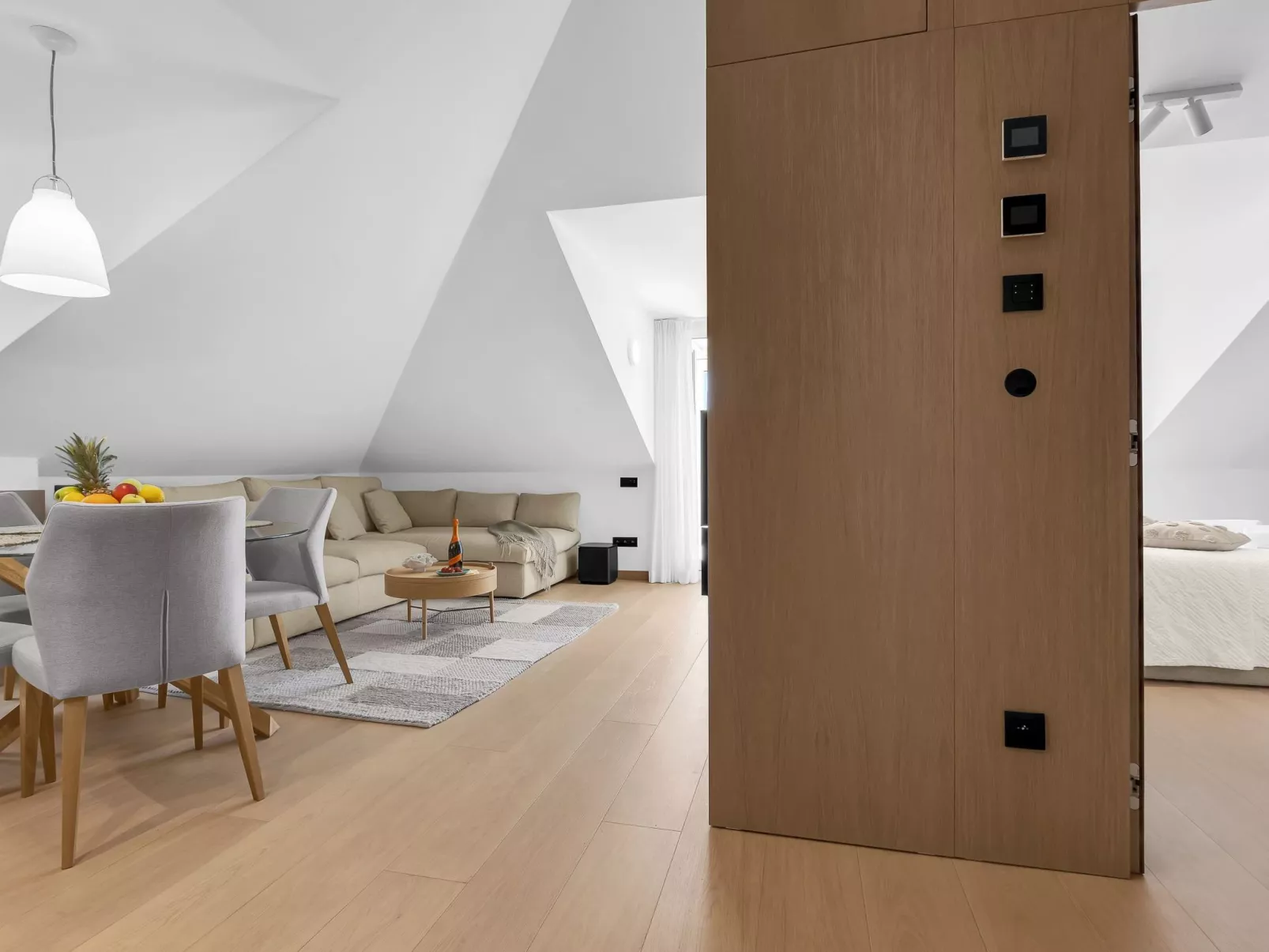 Penthouse Nikolina-50m to beach-Binnen