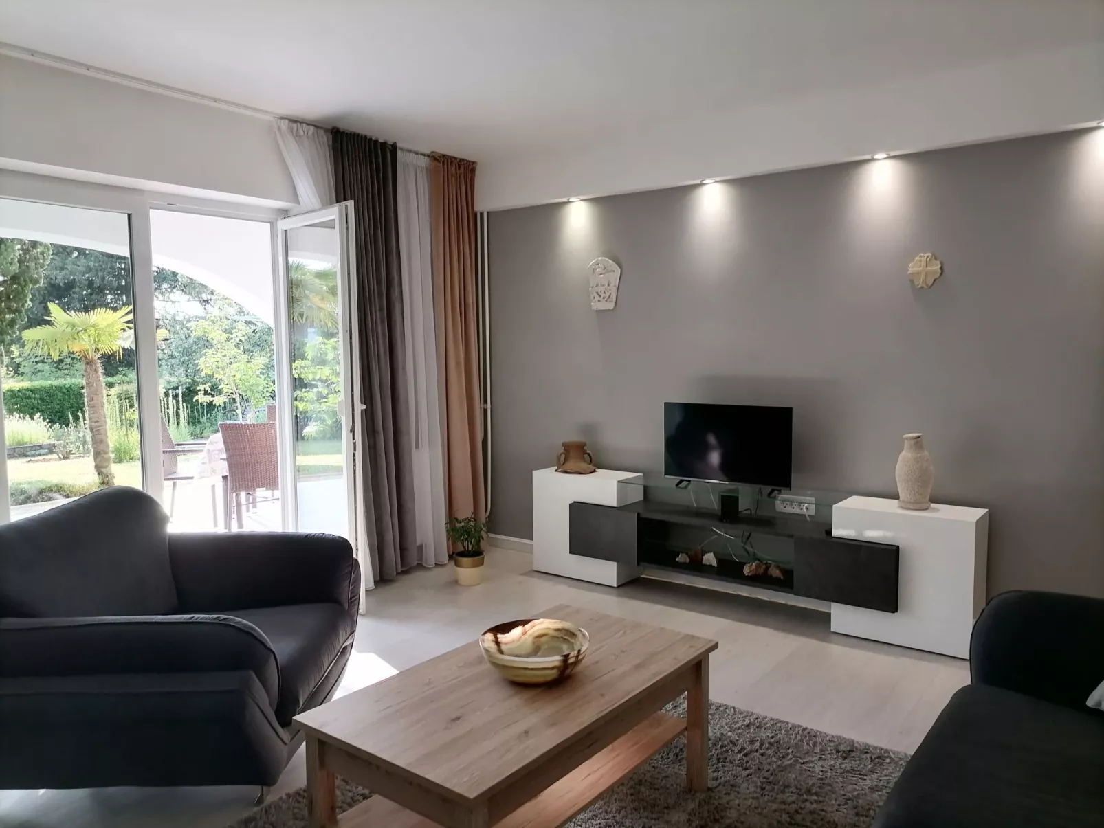 Wohnung "Nada" mit Terrasse-Binnen