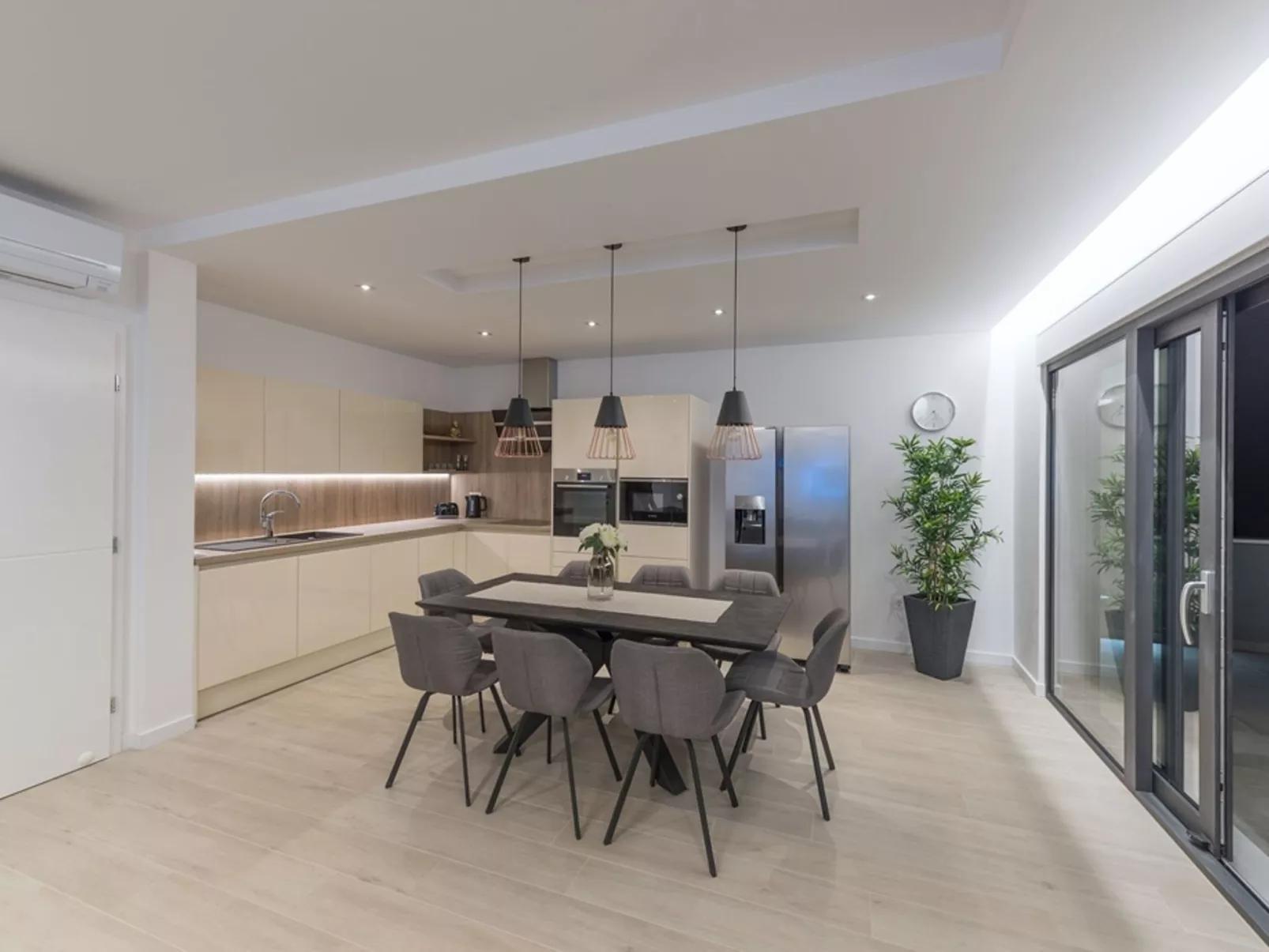 Villa Kuk mit beheiztem Pool-Binnen