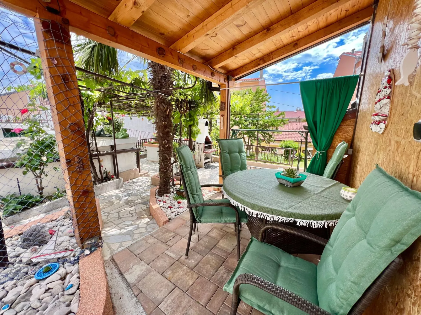 Mit eigenem Garten und Grill-Buiten